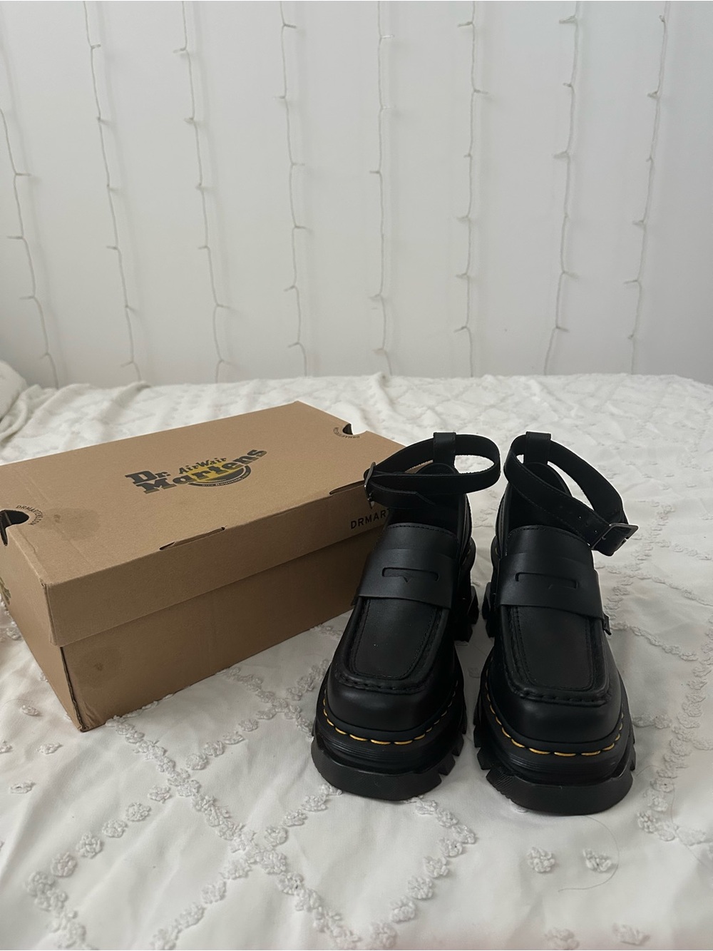 Dr. Martens Corran Loafers in black, size US 6